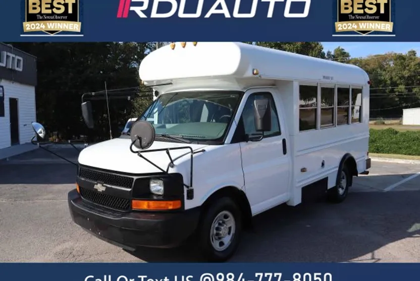 2007 Chevrolet Express Cutaway Van photo 1