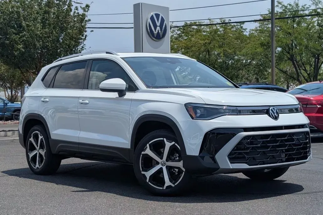 2025 Volkswagen Taos SEL photo 1