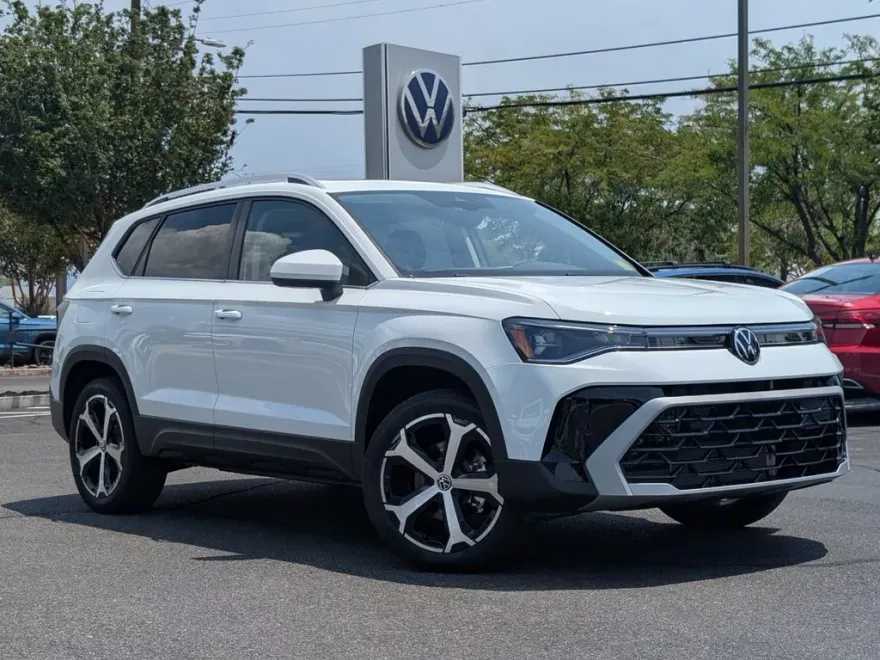 2025 Volkswagen Taos SEL photo 1