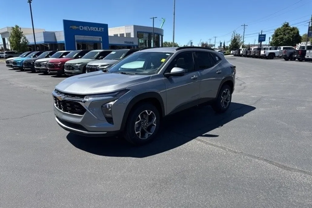 2025 Chevrolet Trax LT photo 1