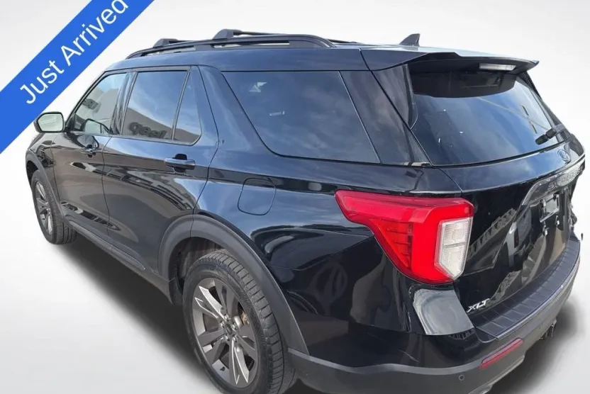 2021 Ford Explorer XLT photo 1