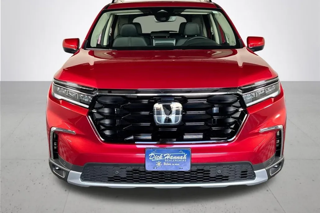 2025 Honda Pilot Touring photo 1