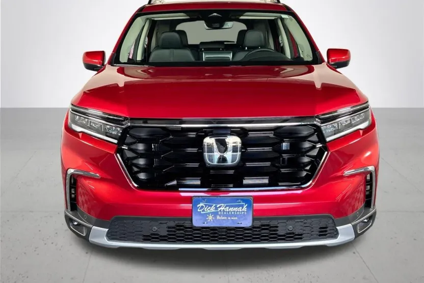 2025 Honda Pilot Touring photo 1