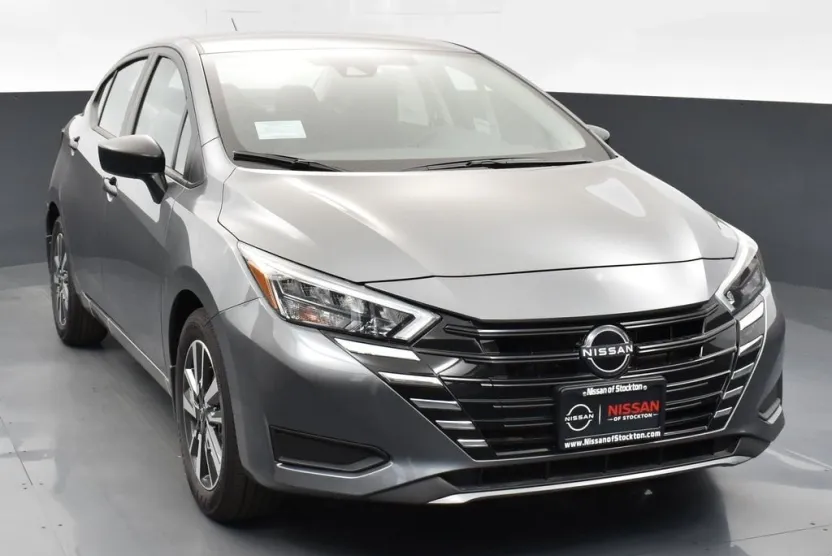 2025 Nissan Versa 1.6 S photo 1