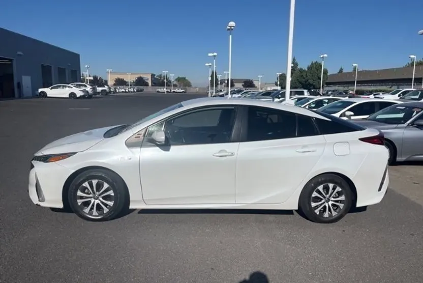 2022 Toyota Prius Prime XLE photo 1