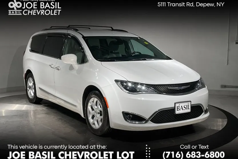 2018 Chrysler Pacifica Touring L photo 1