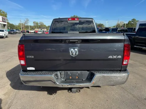 2016 Ram 1500 SLT photo 4