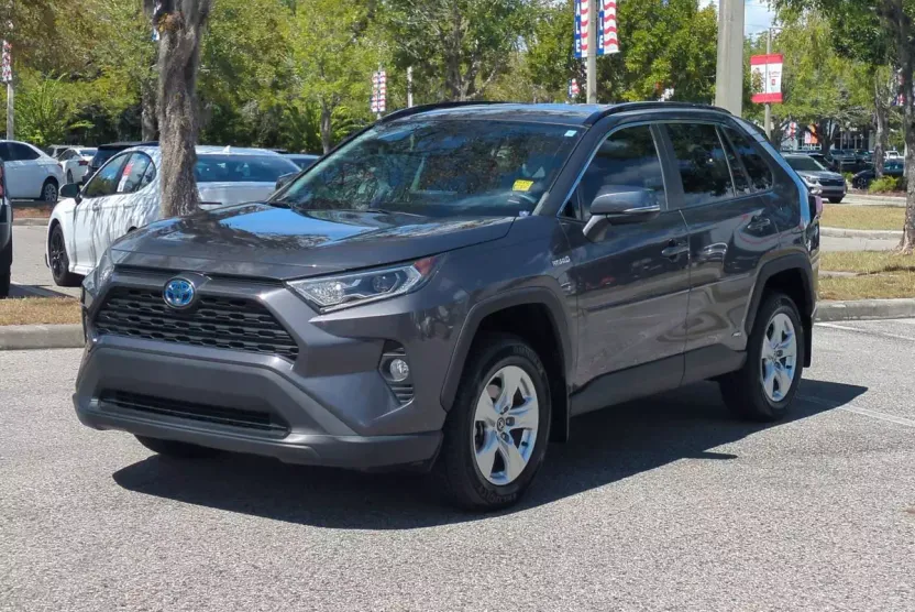 2020 Toyota RAV4 Hybrid XLE photo 1
