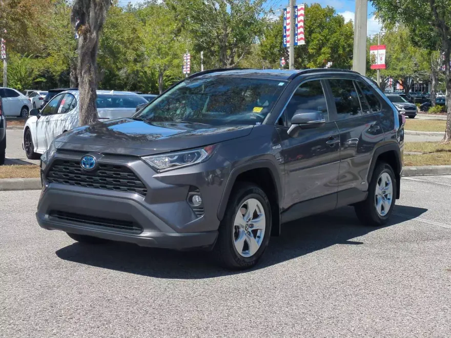 2020 Toyota RAV4 Hybrid XLE photo 1