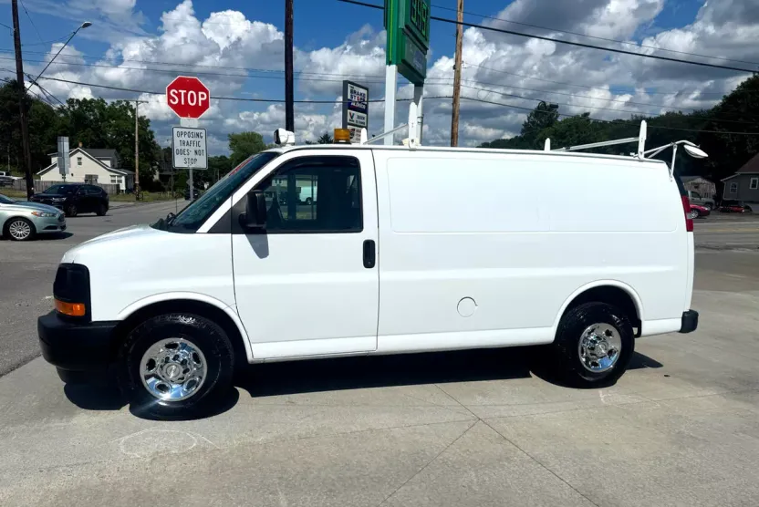 2017 Chevrolet Express 2500 Cargo photo 1