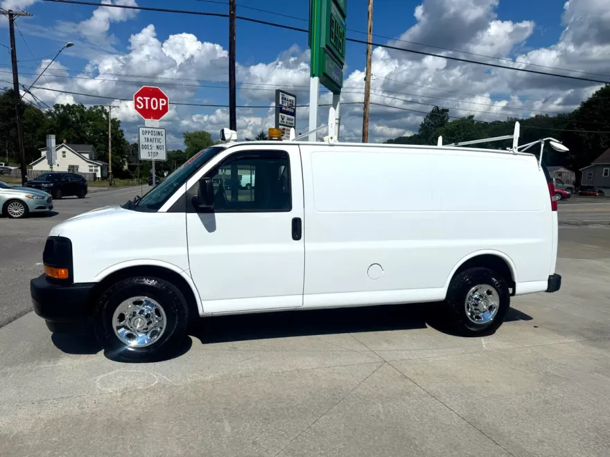 2017 Chevrolet Express 2500 Cargo photo 1