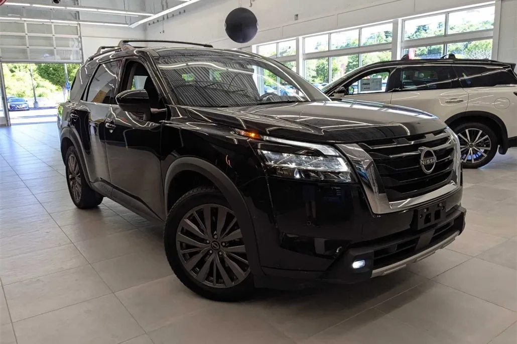 2023 Nissan Pathfinder SL photo 1