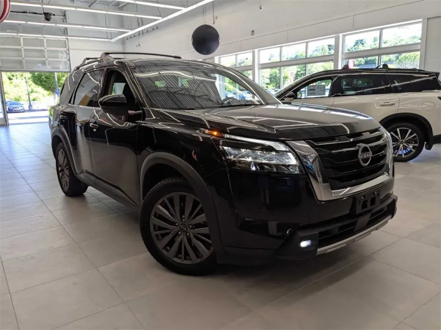 2023 Nissan Pathfinder SL photo 1