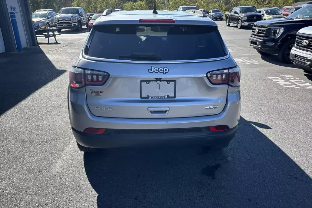2018 Jeep Compass Latitude photo 1