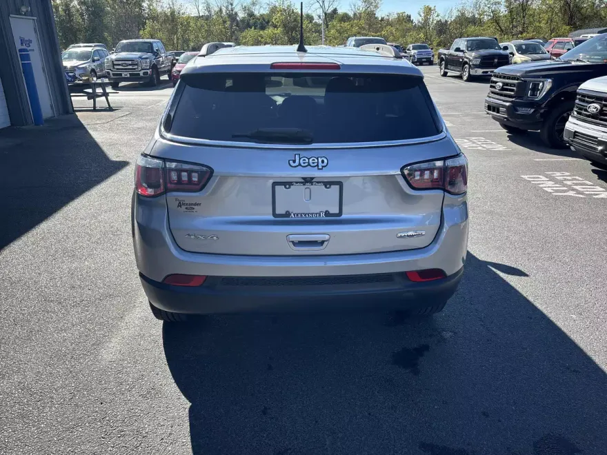 2018 Jeep Compass Latitude photo 1
