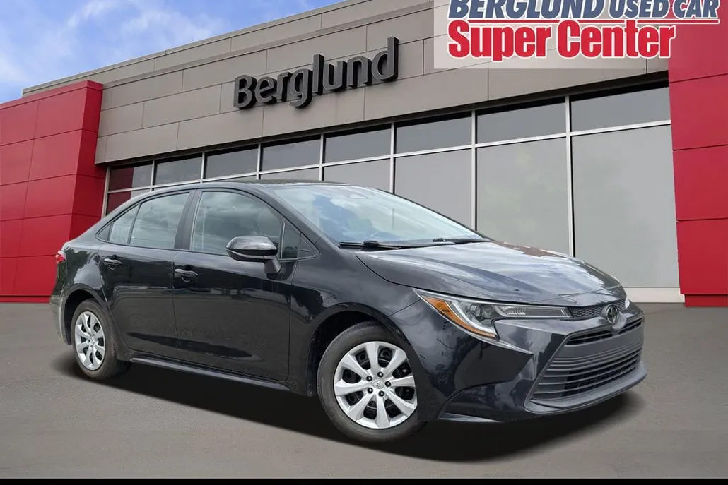 2023 Toyota Corolla LE photo 1