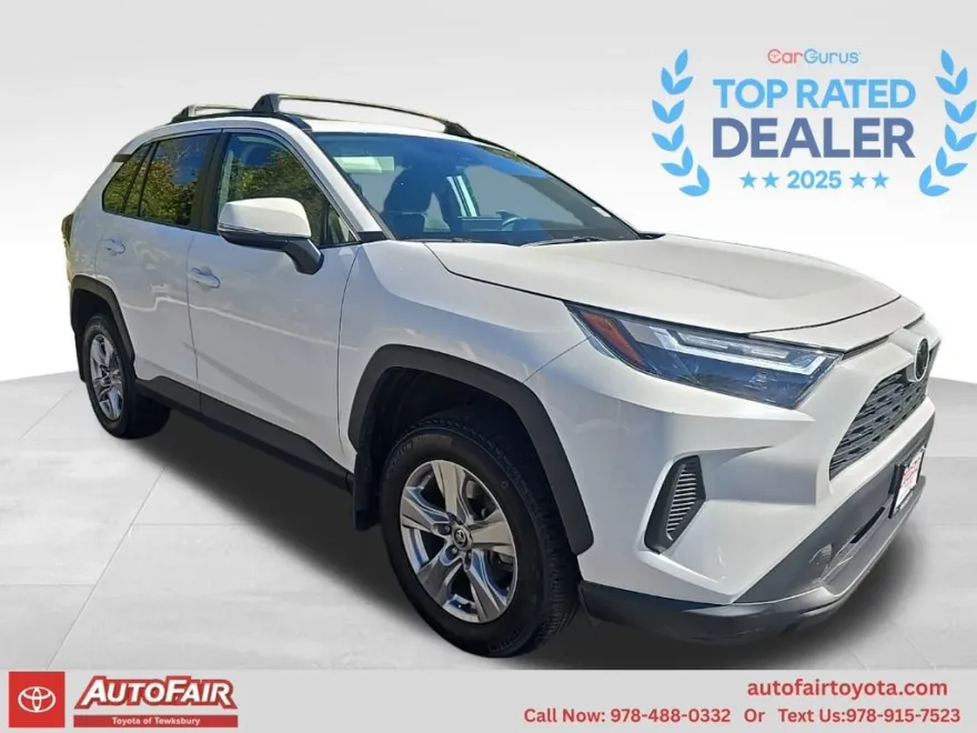 2022 Toyota RAV4 XLE photo 1