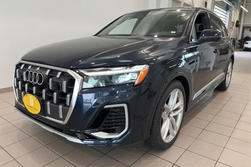 2025 Audi Q7 55 Premium Plus photo 1