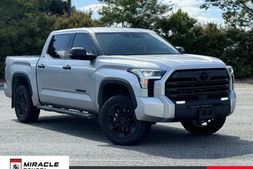 2024 Toyota Tundra SR5 photo 1