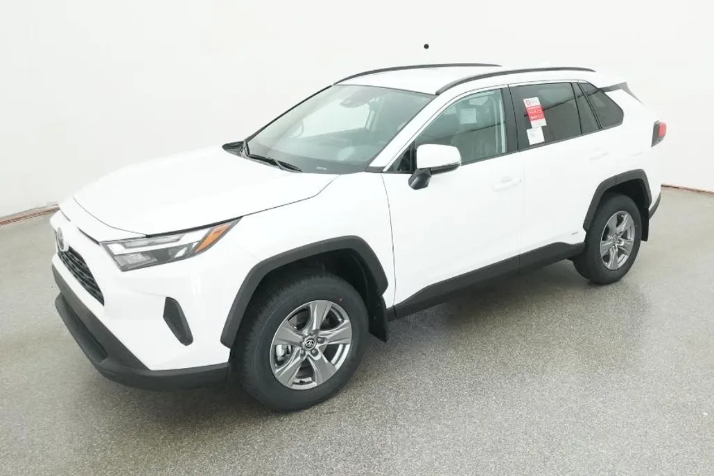 2025 Toyota RAV4 Hybrid XLE photo 1