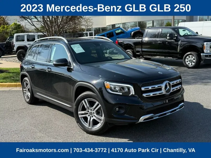 2023 Mercedes Benz GLB 250 4MATIC photo 1