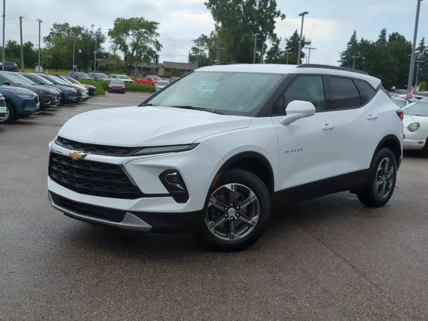 2025 Chevrolet Blazer photo 1