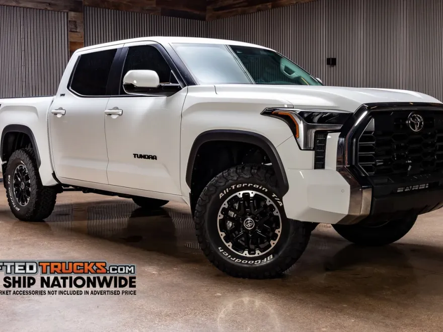 2024 Toyota Tundra SR5 photo 1