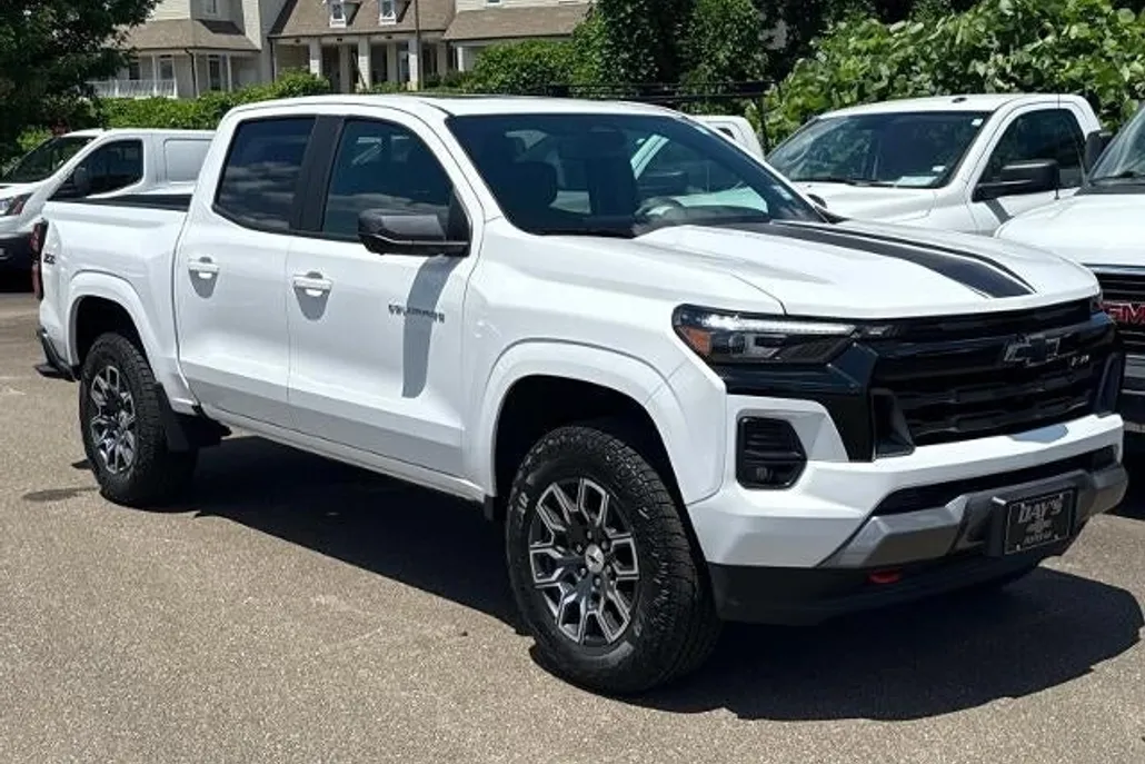 2025 Chevrolet Colorado Z71 photo 1