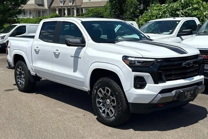 2025 Chevrolet Colorado Z71 photo 1