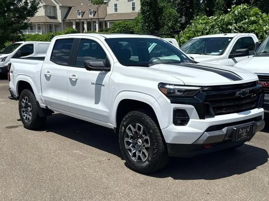 2025 Chevrolet Colorado Z71 photo 1