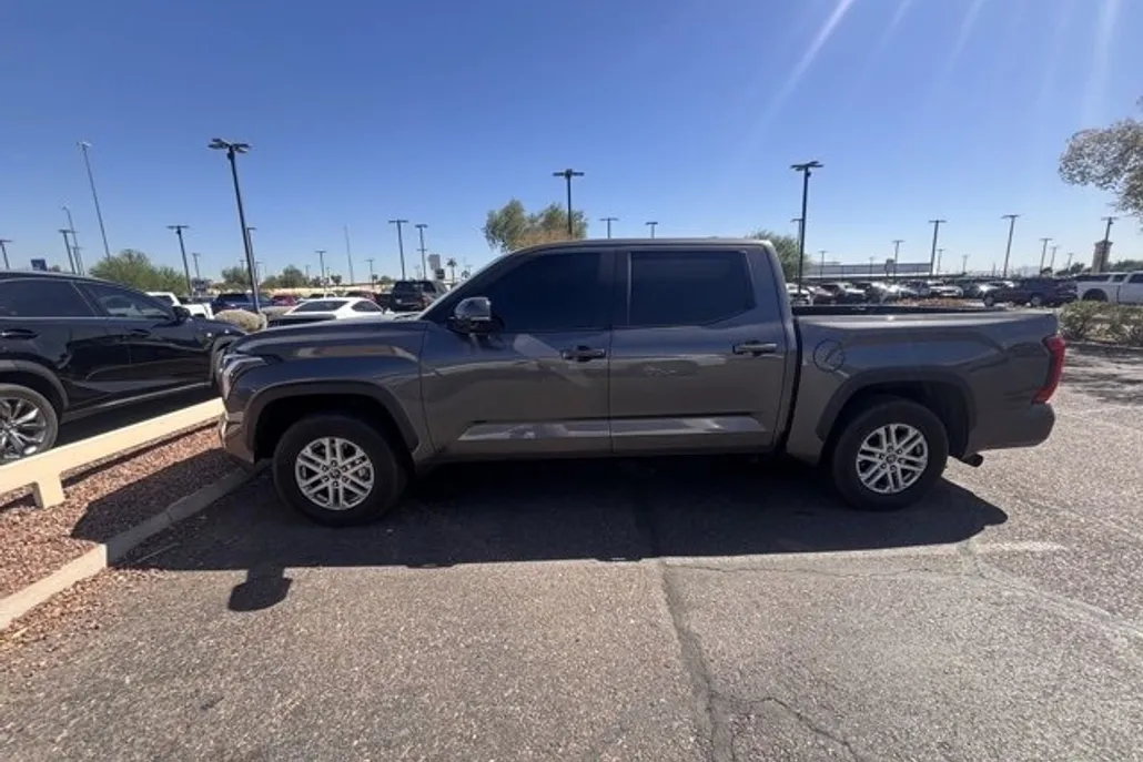 2022 Toyota Tundra SR5 photo 1