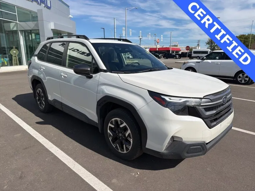 2025 Subaru Forester Premium photo 1
