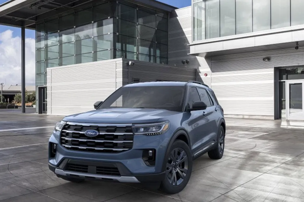 2025 Ford Explorer photo 1