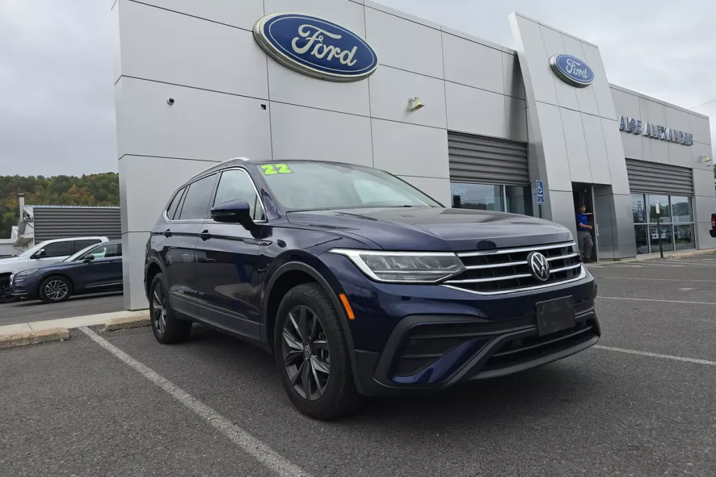2022 Volkswagen Tiguan SE photo 1