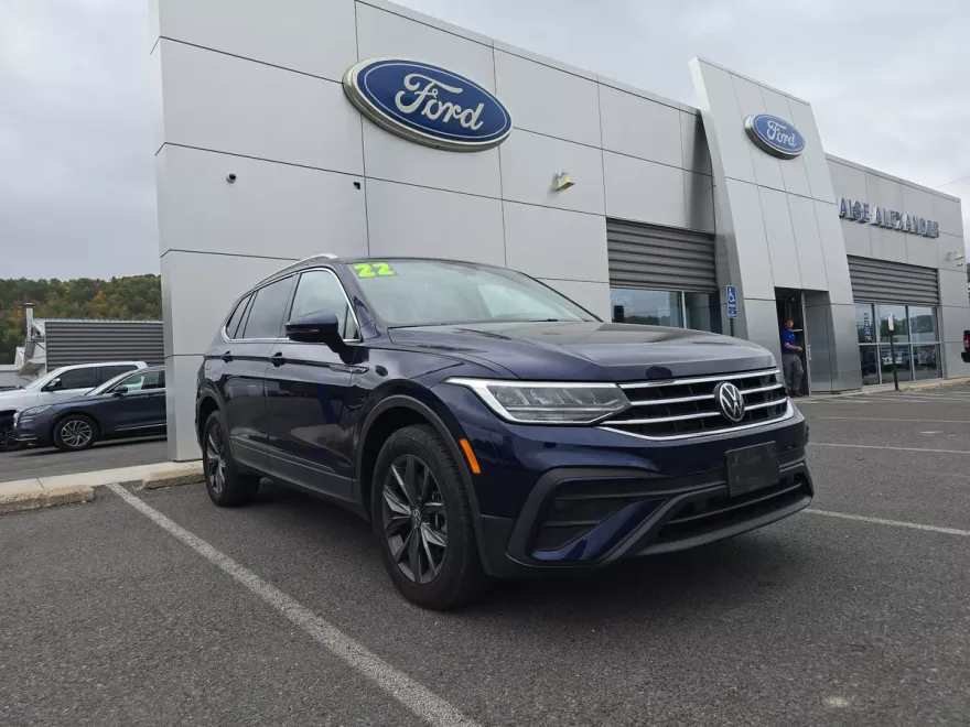 2022 Volkswagen Tiguan SE photo 1