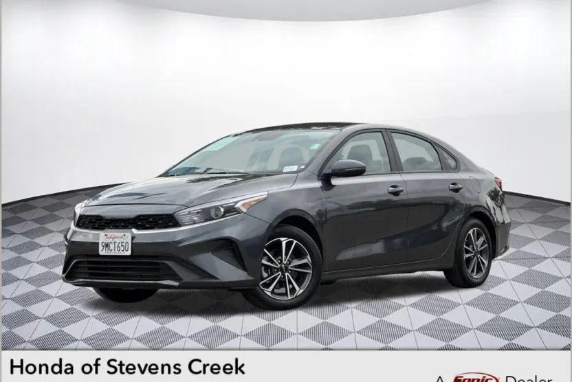 2024 Kia Forte LXS photo 1