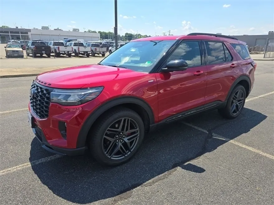 2025 Ford Explorer ST-Line photo 1