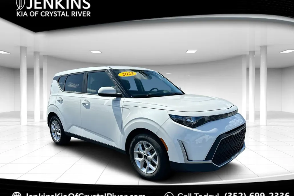 2023 Kia Soul LX photo 1