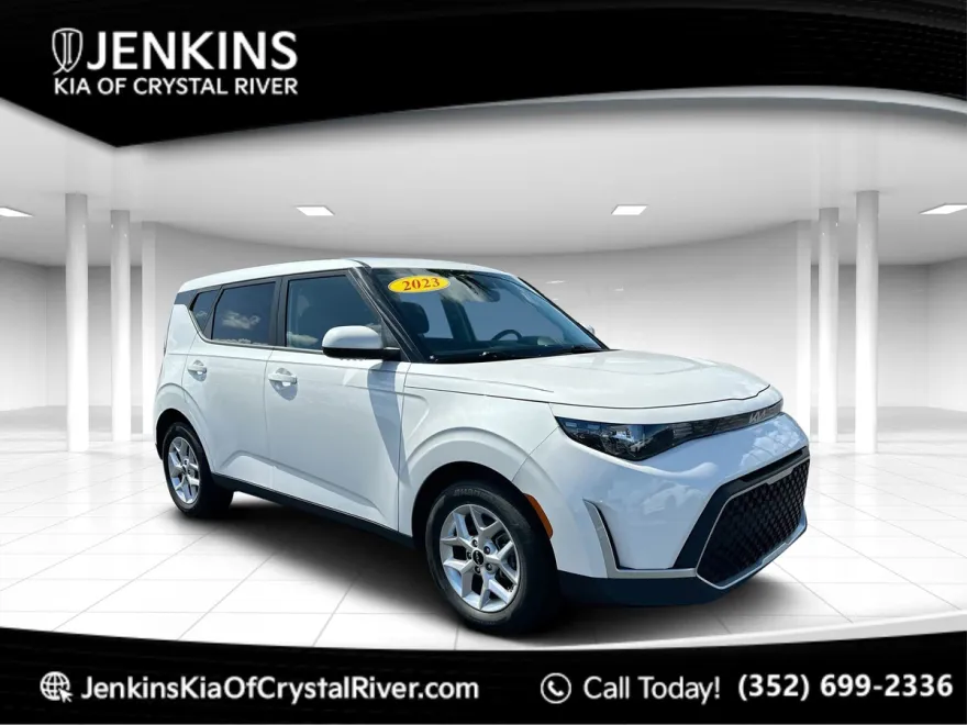 2023 Kia Soul LX photo 1