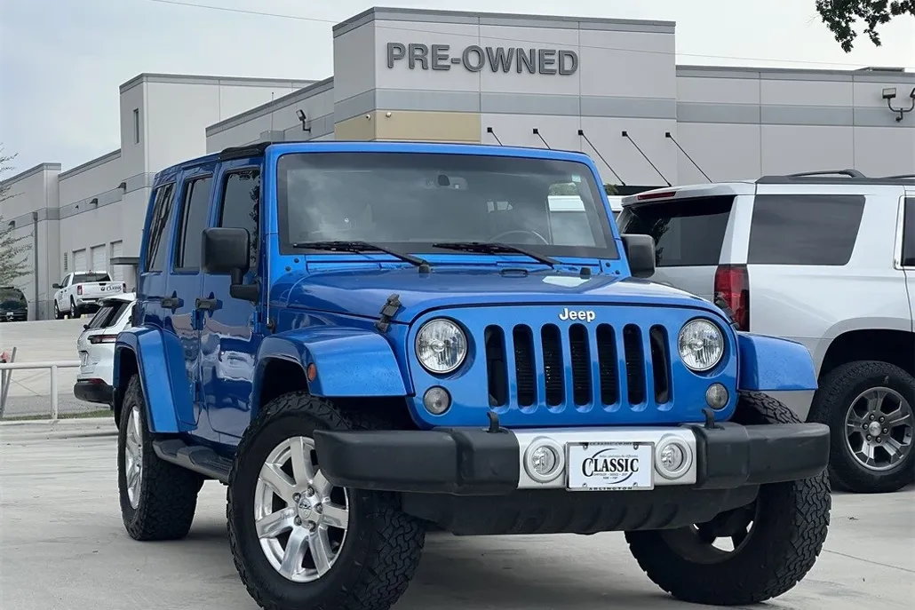 2015 Jeep Wrangler Unlimited Sahara photo 1