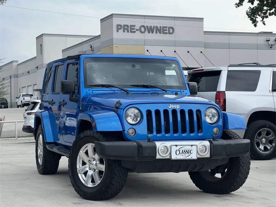 2015 Jeep Wrangler Unlimited Sahara photo 1