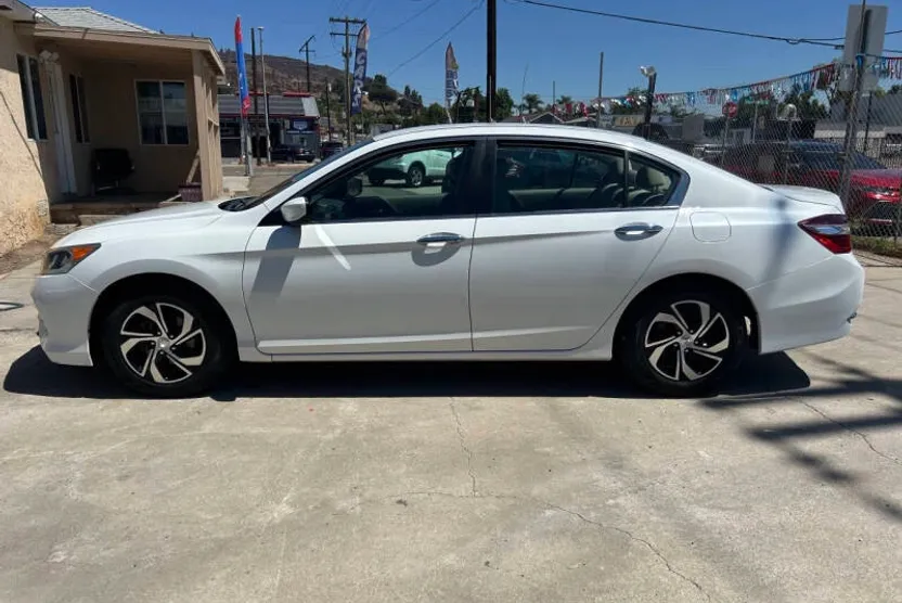 2016 Honda Accord LX photo 1