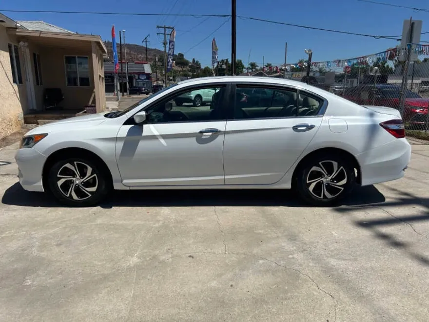 2016 Honda Accord LX photo 1