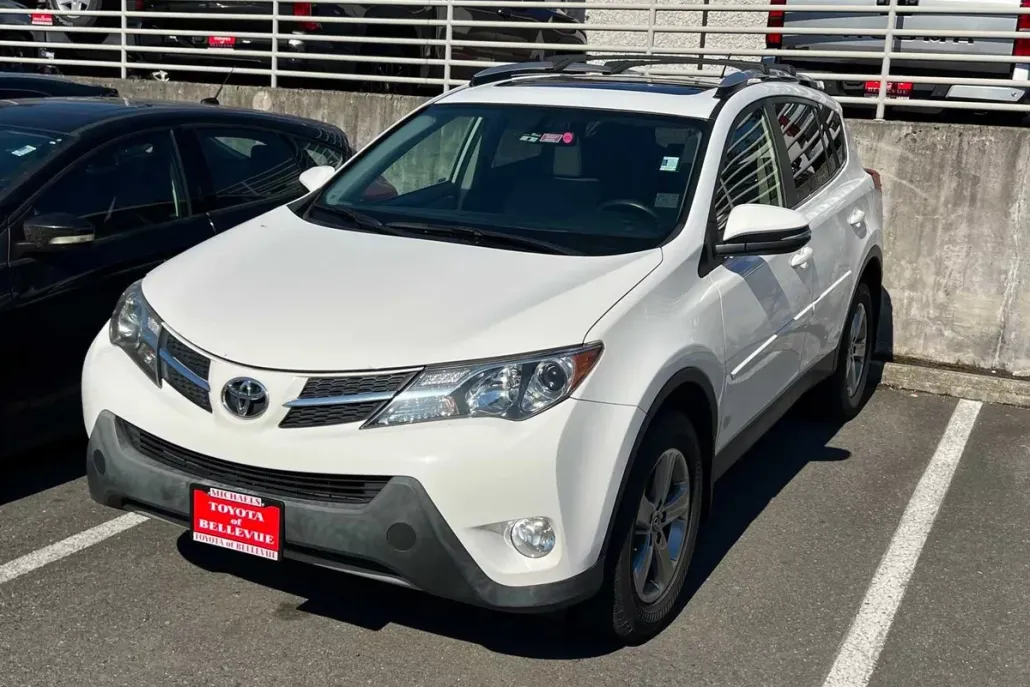 2015 Toyota RAV4 XLE photo 1