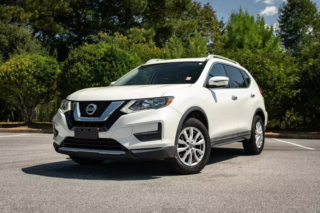 2017 Nissan Rogue SV photo 1