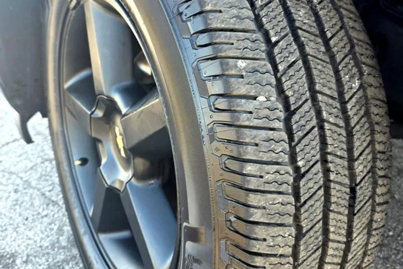 2012 Chevrolet Avalanche LT photo 1