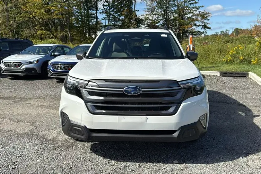 2025 Subaru Forester Premium Base photo 1