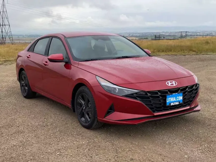 2023 Hyundai Elantra SEL photo 1