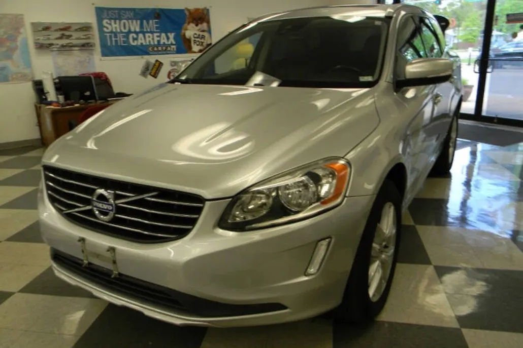2014 Volvo XC60 T6 R-Design photo 1