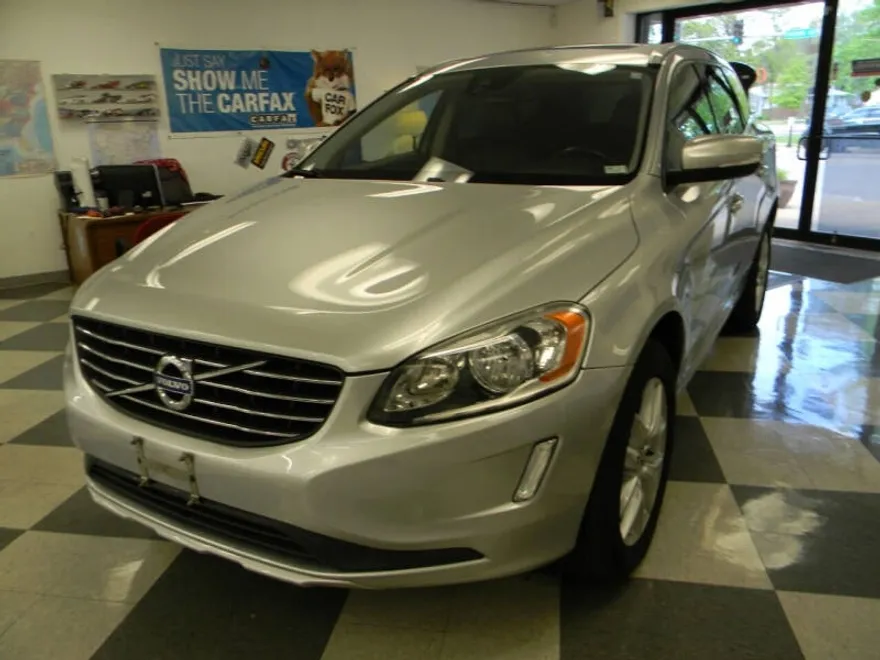 2014 Volvo XC60 T6 R-Design photo 1